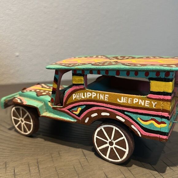 Vintage Hand-Made Wooden Philippine Jeepner - Picture 5 of 6